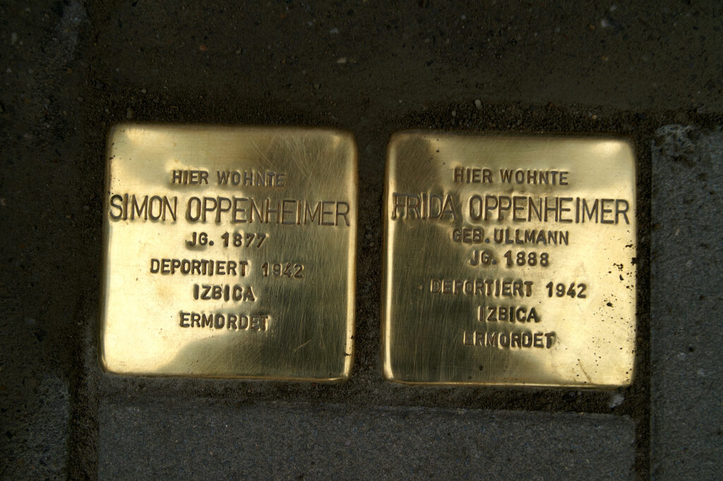 Oppenheimer, Steine